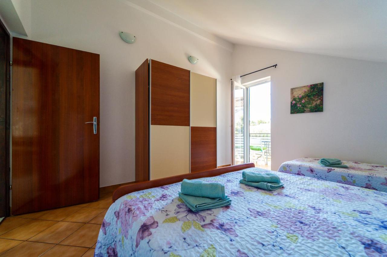 Apartment Nada Petrcane Buitenkant foto